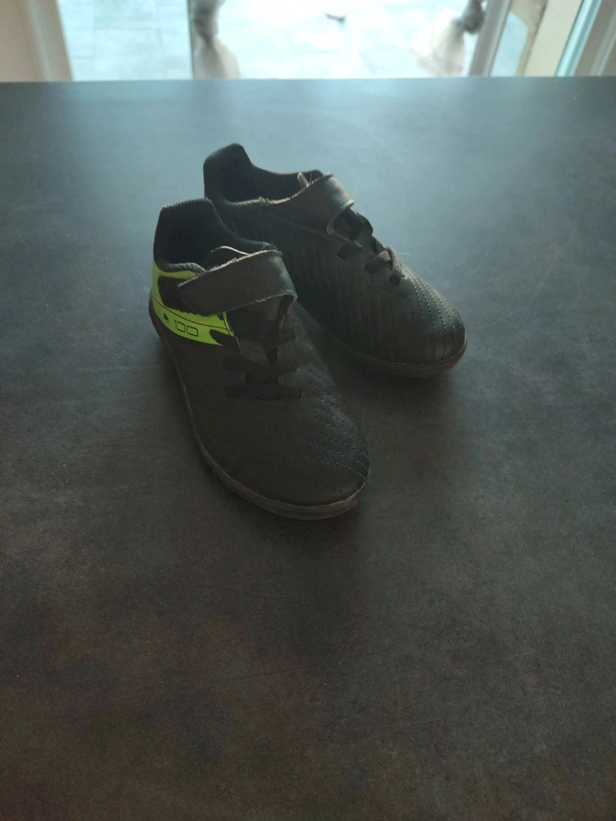 Chaussures foot enfant taille 27